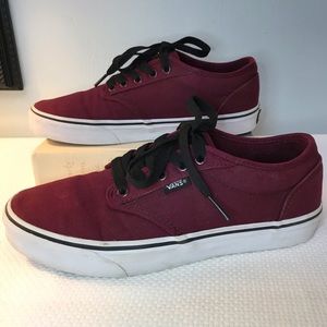 Vans classic burgundy laceups. Men’s 7.5 Women’s 9